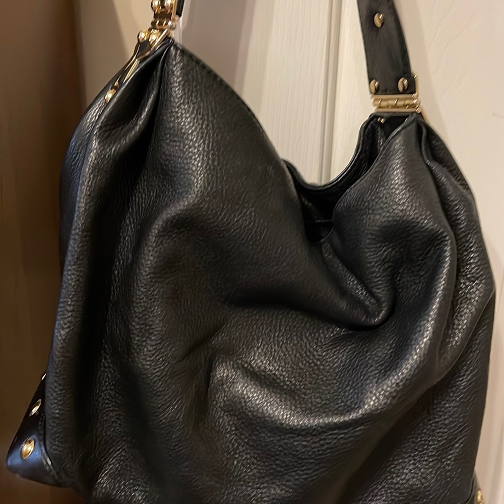 I don’t use it I have way too many handbags